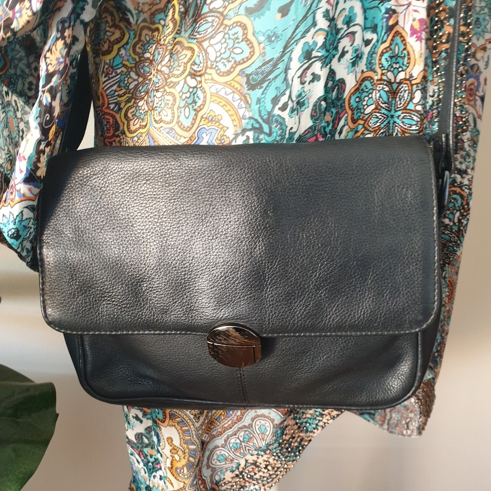 Vintage Joan Weisz black leather crossbody - Picture 10 of 10